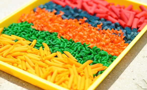 How to dye pasta step by step yourself?
