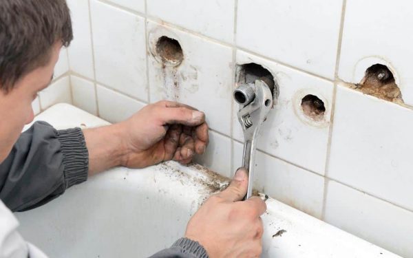 How to Fix Leaking Bathtub Faucet