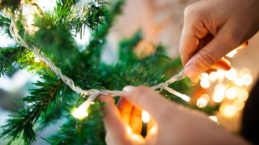 An Expert’s Guide to Arranging Christmas Lights and Christmas Trees