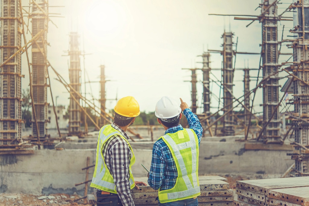 What are the main risks in construction projects